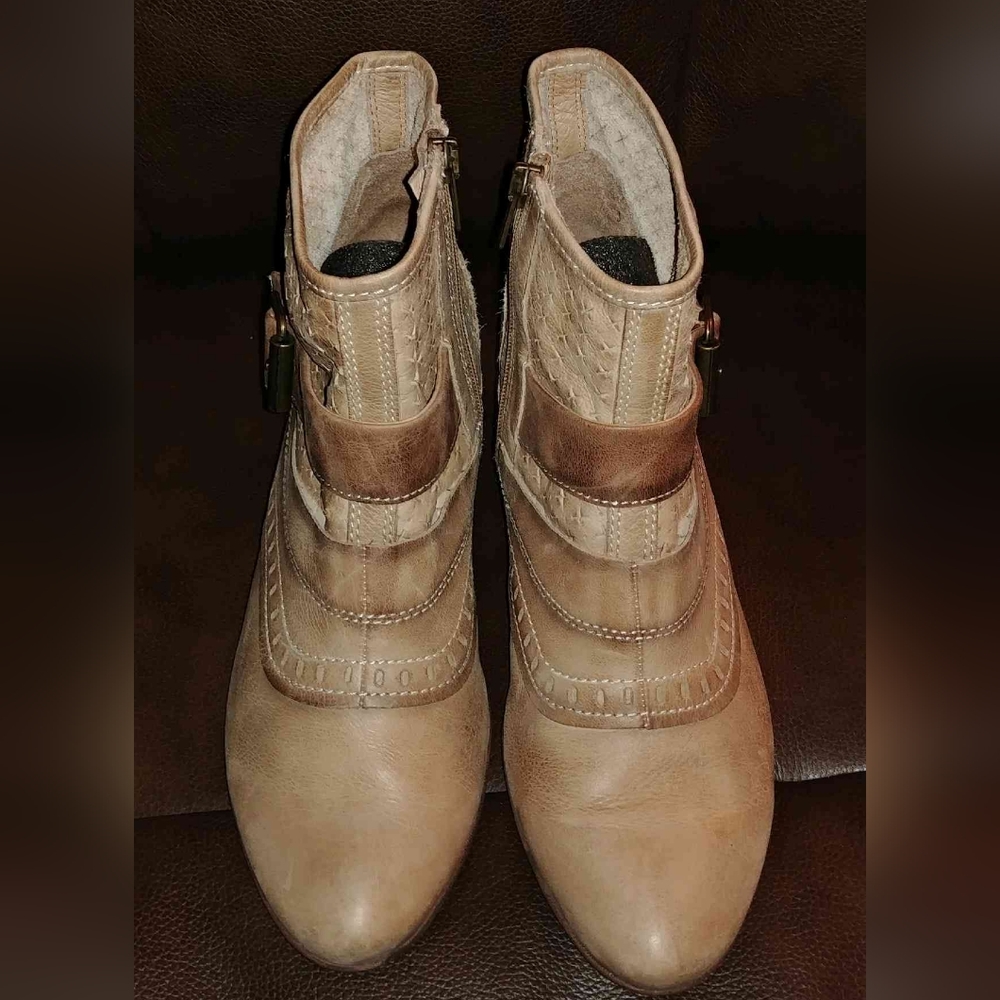 Pikolinos distressed leather booties size 39